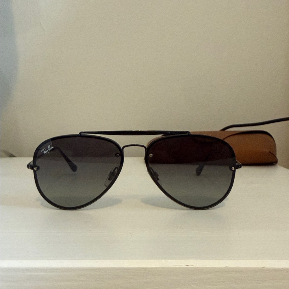 Ray Ban Aviators - Picture 2 of 2
